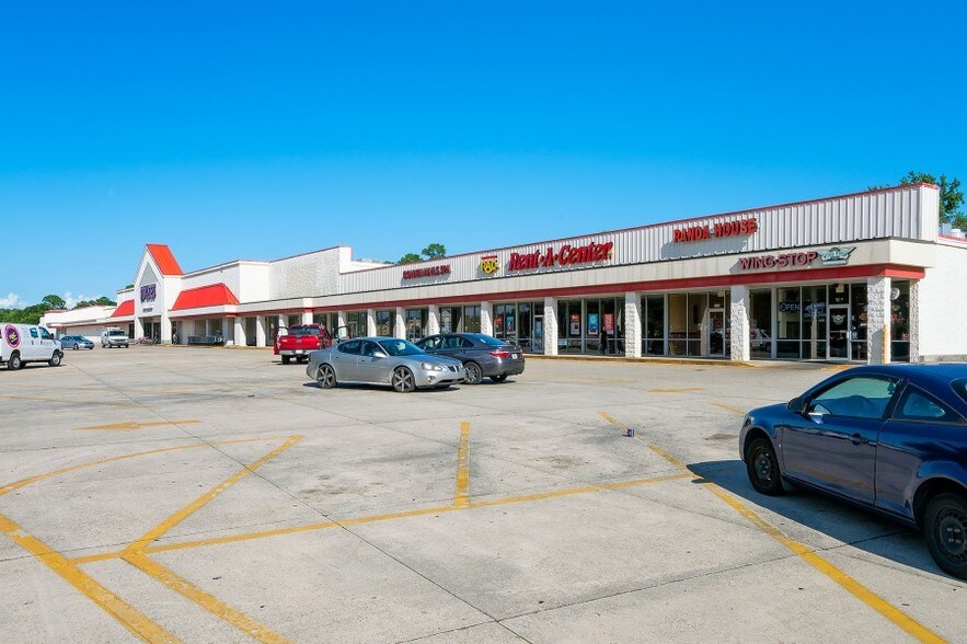 More Photos Of 1307-1355 E Pass Rd, Gulfport Storefront For Lease