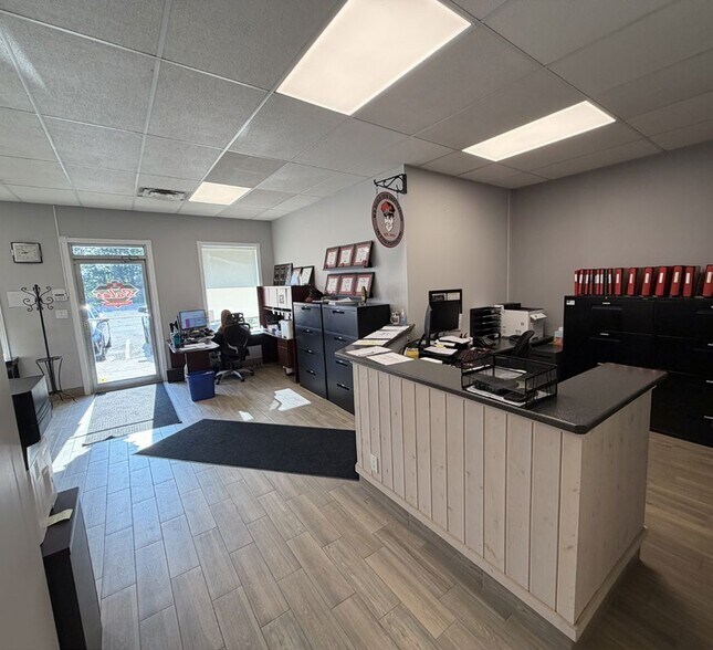 More Photos Of 1600 King St, St Jacobs General Retail For Sale