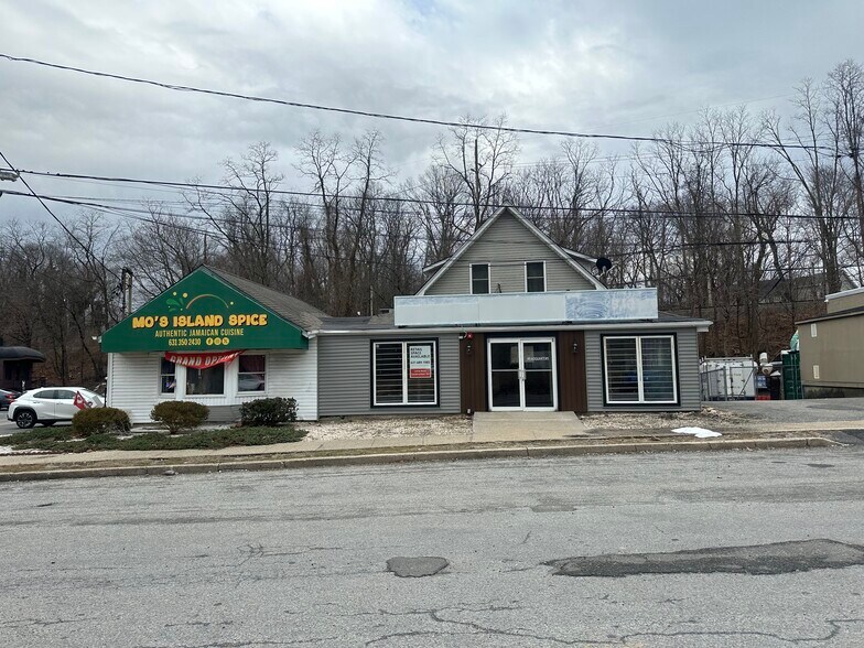 More Photos Of 18 Woods Corner Rd, East Setauket Freestanding For Lease