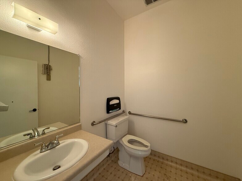 More Photos Of 2889 Cohasset Rd, Chico Office For Lease