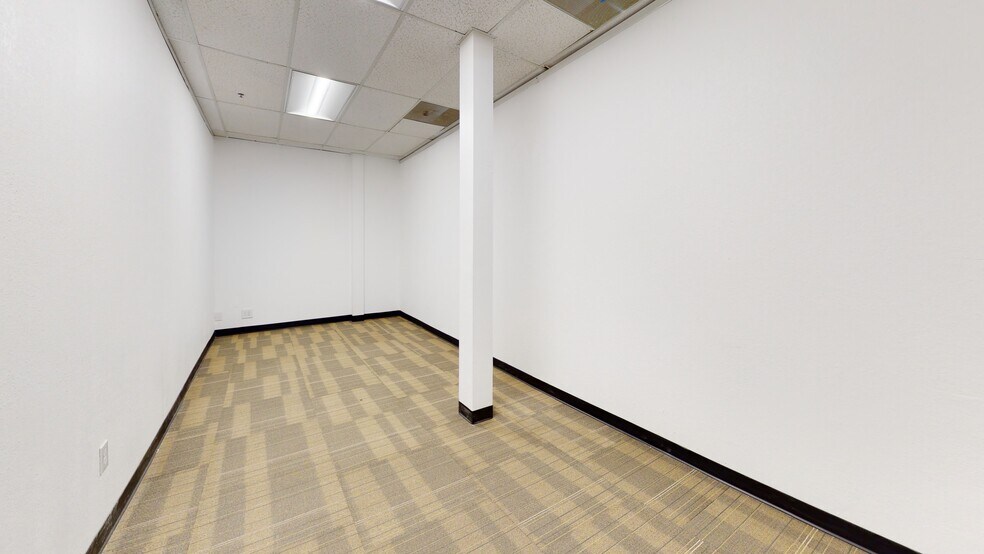 More Photos Of 4901-4911 Central Ave, Richmond Showroom For Lease