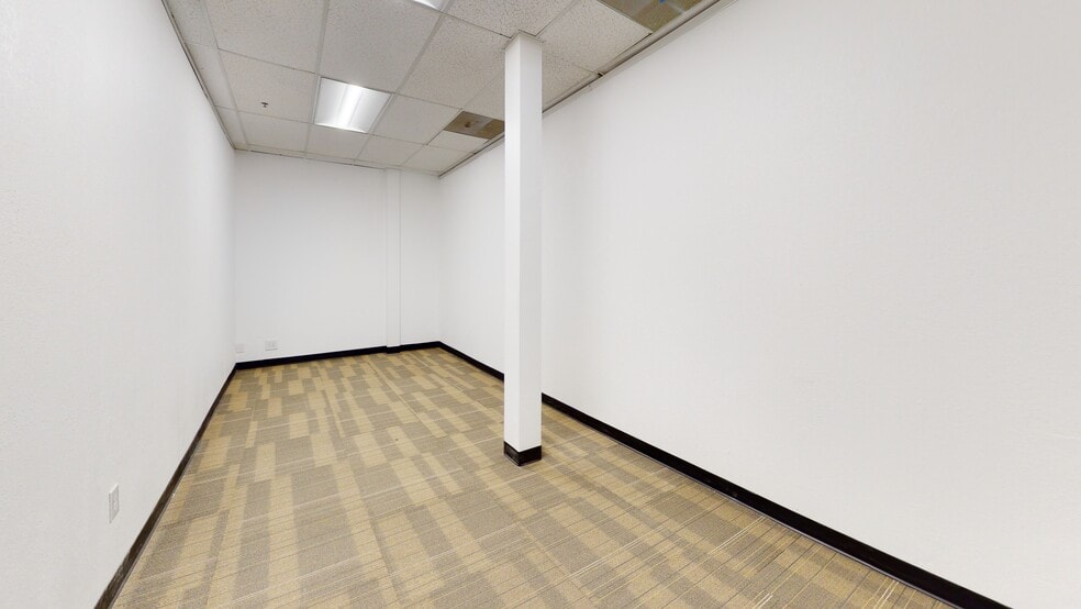 More Photos Of 4901-4911 Central Ave, Richmond Showroom For Lease