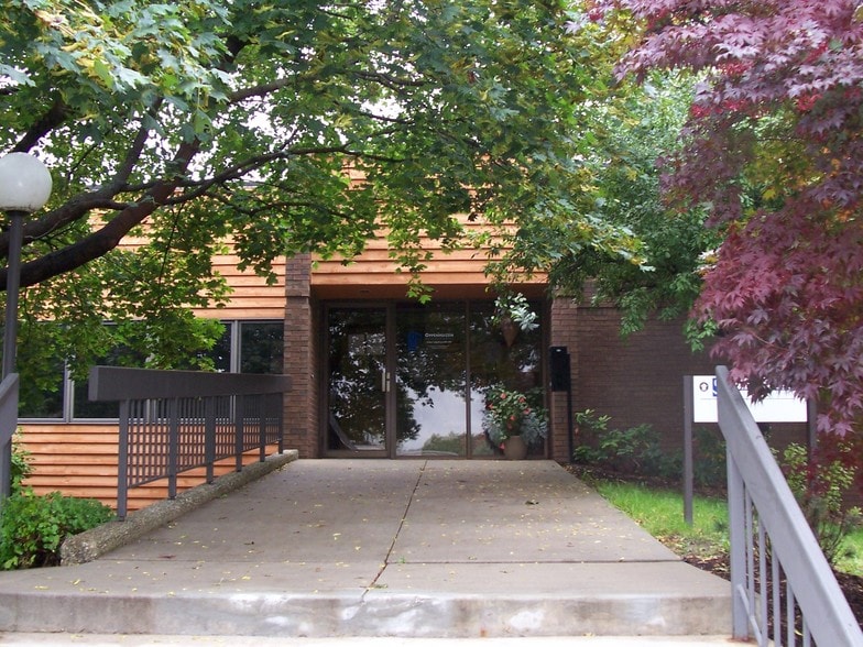 More Photos Of 205 W 29th St, Holland Office For Lease