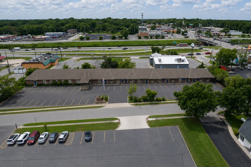 Primary Photo Of 13010 White Ave, Grandview Office For Sale
