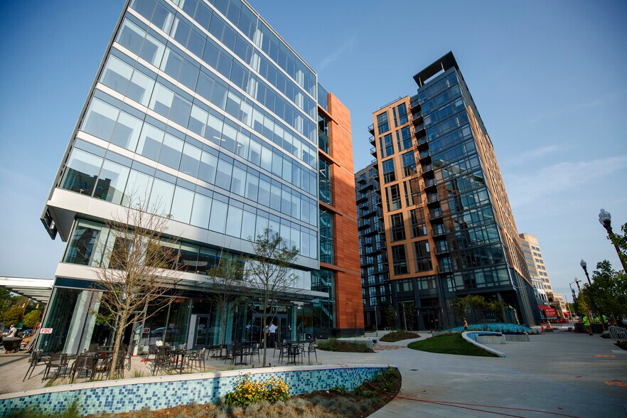 More Photos Of 1008 N Glebe Rd, Arlington Apartments For Lease