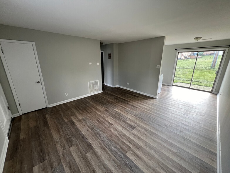 More Photos Of 904 Lowdermilk St, Greensboro Apartments For Sale
