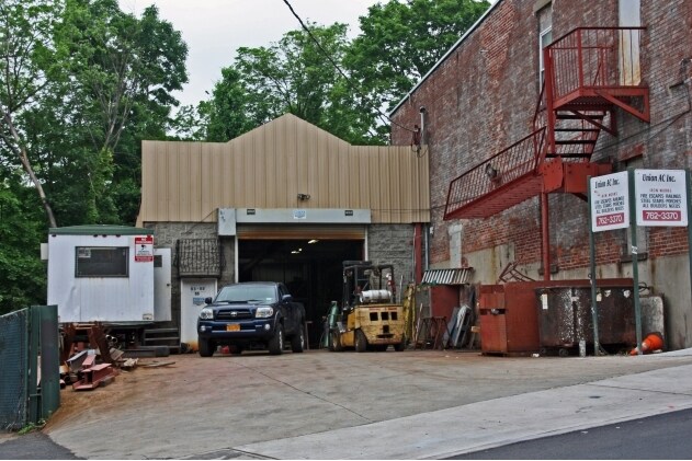 Primary Photo Of 51 Central Ave, Ossining Auto Repair For Sale