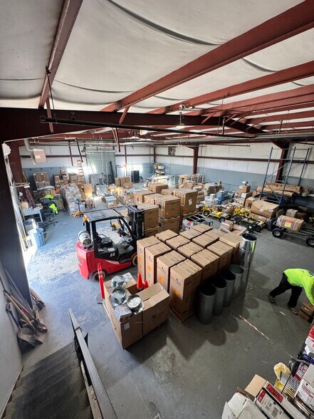 More Photos Of 5572 Export Blvd, Garden City Warehouse For Lease