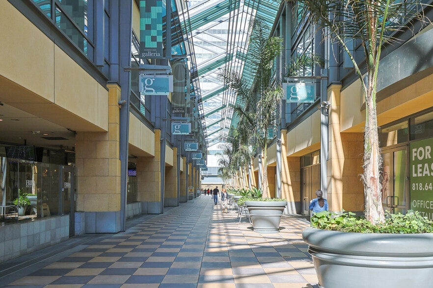 More Photos Of 15301 Ventura Blvd, Sherman Oaks Unknown For Lease