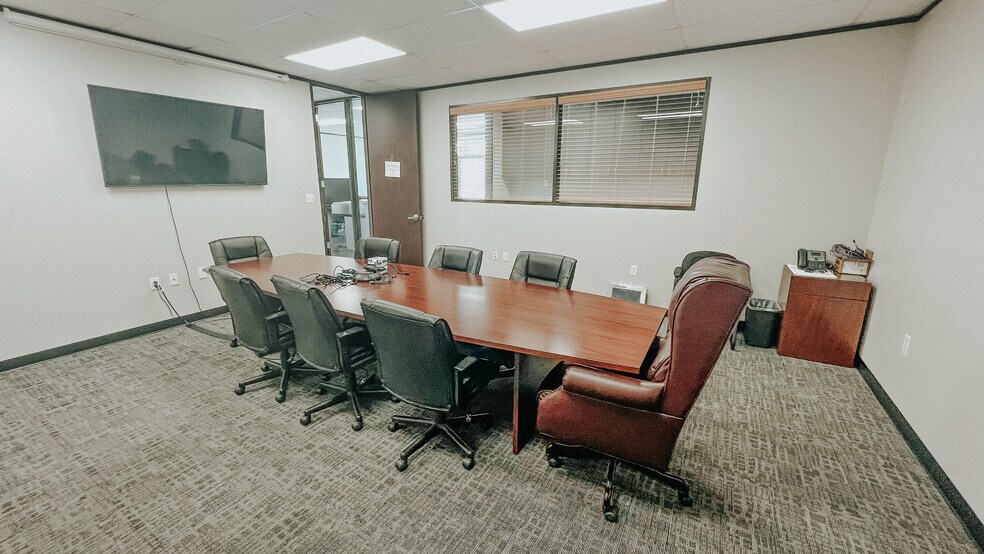 More Photos Of 8727 Fallbrook Dr, Houston Flex For Lease