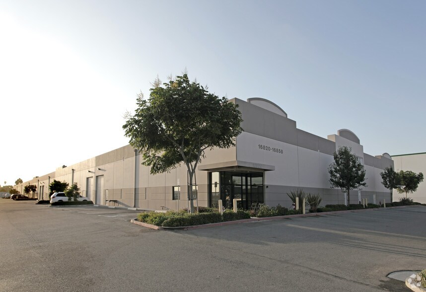 More Photos Of 16820-16900 S Main St, Gardena Warehouse For Lease