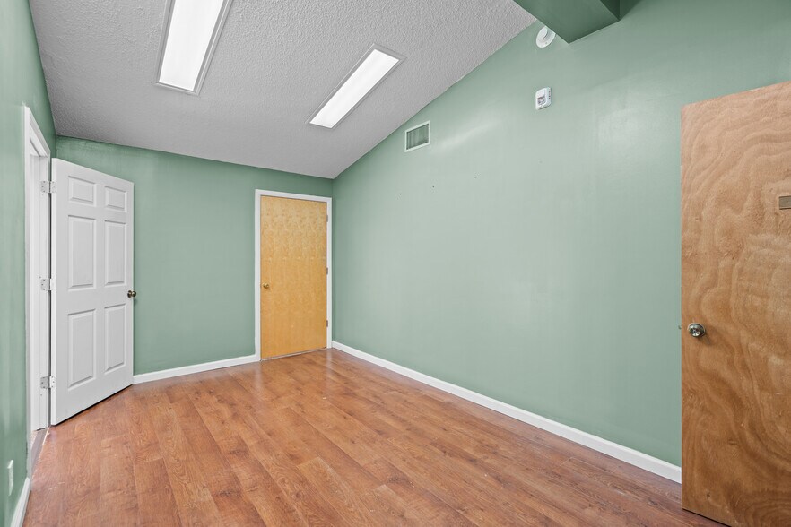 More Photos Of 1100 S Ponce De Leon Blvd, Saint Augustine Loft Creative Space For Lease