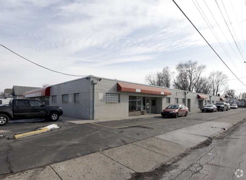 Primary Photo Of 3274-3292 Maize Rd, Columbus Storefront Retail Office For Lease