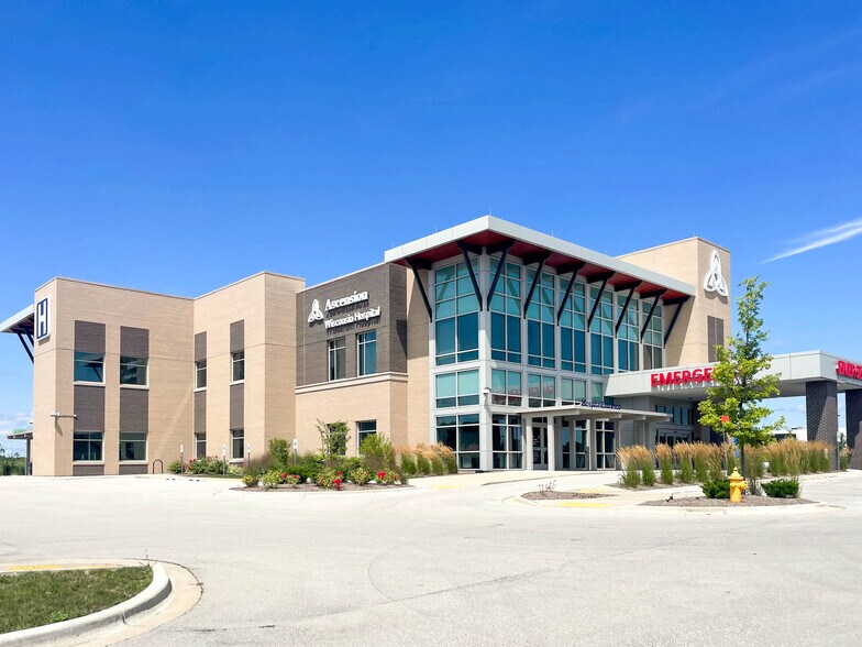 More Photos Of 2325 Fox Run Blvd, Waukesha Hospital For Sale