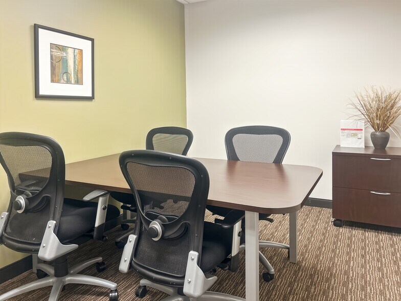 More Photos Of 1 W Court Sq, Decatur Office For Lease