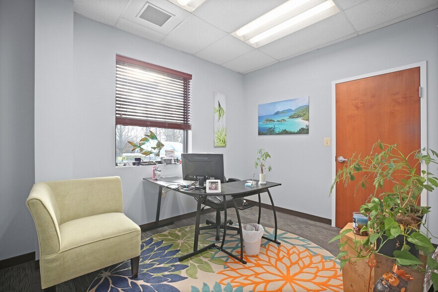 More Photos Of 2050 Gordon W Shelton Blvd, Fredericksburg Office For Lease