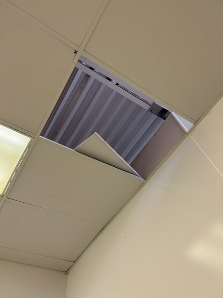 More Photos Of 37 Industrial Blvd, Paoli Light Manufacturing For Sale