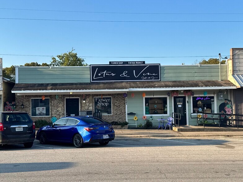 More Photos Of 121 Main, Quinlan Storefront For Lease