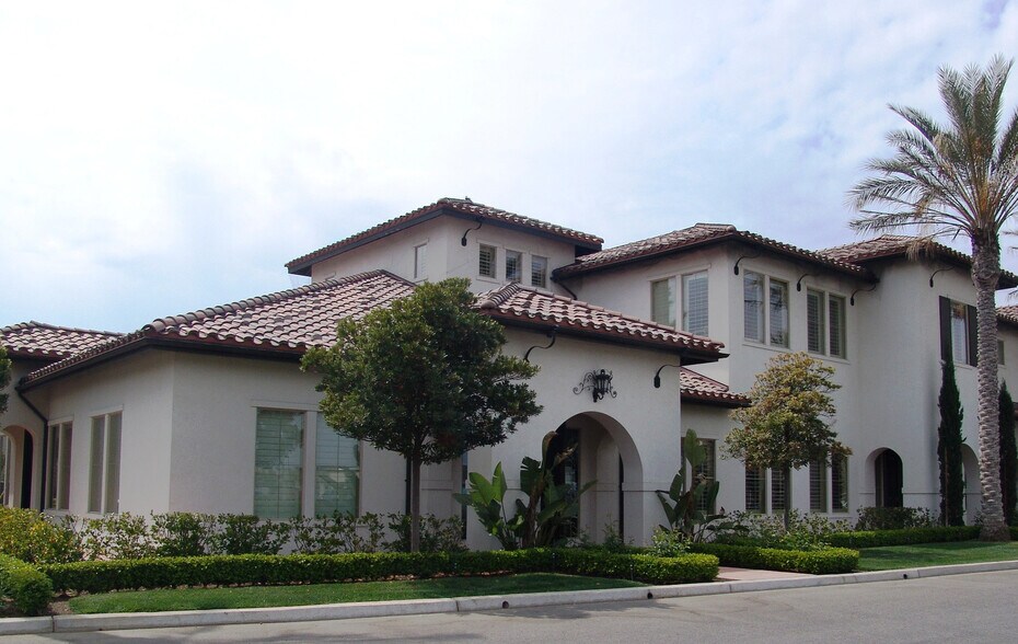 More Photos Of 7550 N Palm Ave, Fresno Office For Lease