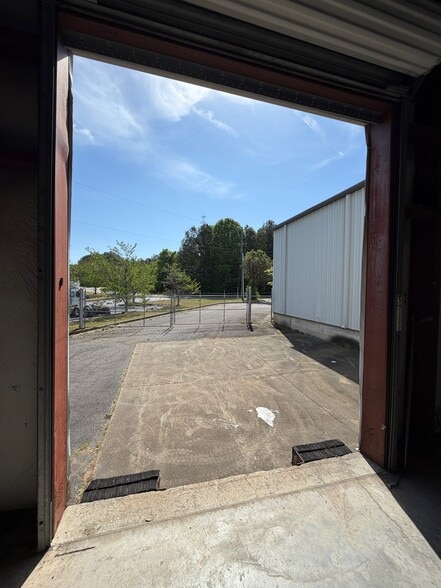 More Photos Of 1449 Field Park Cir, Marietta Warehouse For Lease