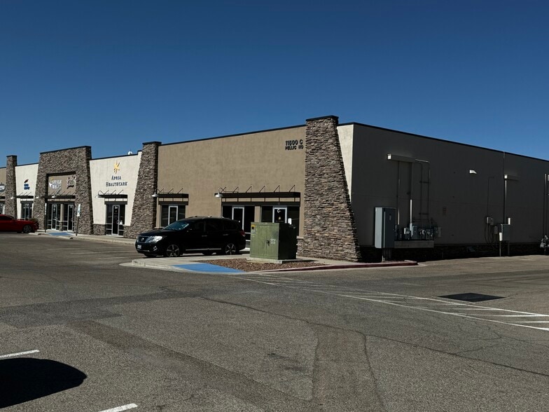 More Photos Of 11500 Pellicano Dr, El Paso Showroom For Lease