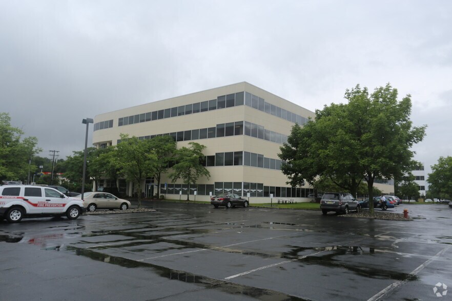 More Photos Of 165 Passaic Ave, Fairfield Office For Lease