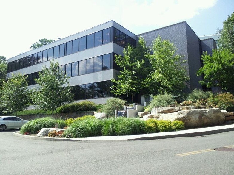 Primary Photo Of 1 W Red Oak Ln, White Plains Office For Lease