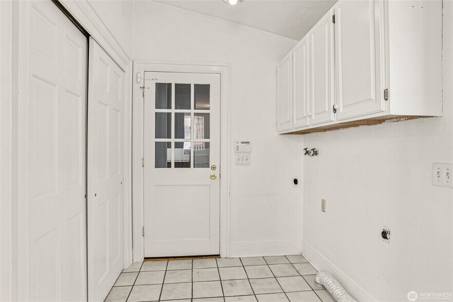 More Photos Of 1026 Alder St, Centralia Office Residential For Sale