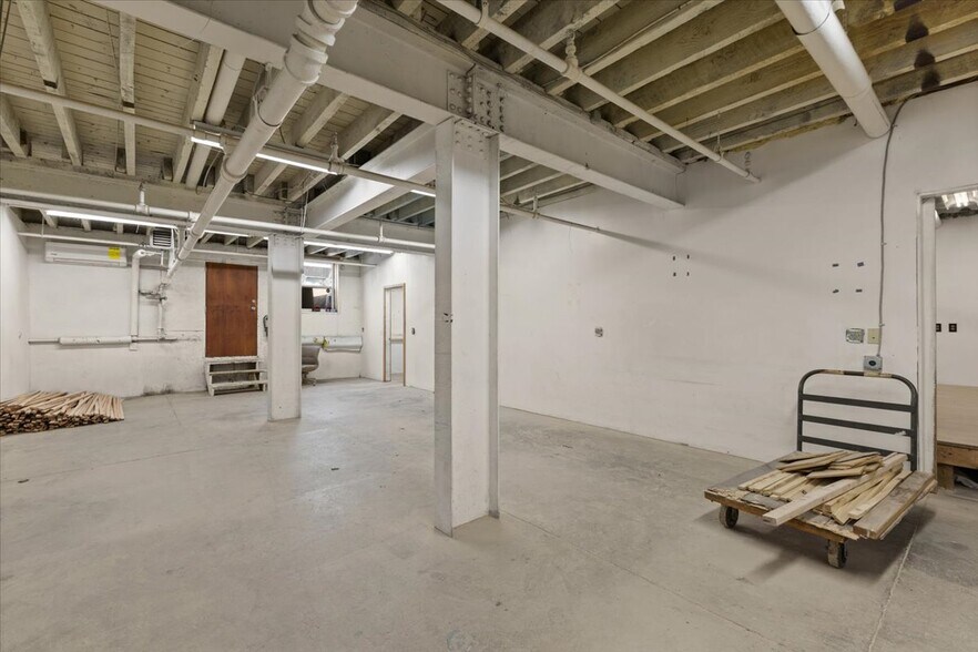 More Photos Of 181 S Whitfield St, Nazareth Office Residential For Sale