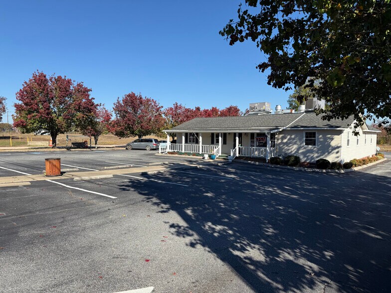 More Photos Of 1013 S Main St, Landis Restaurant For Sale