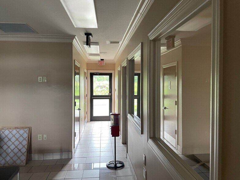 More Photos Of 184 Stone Container Dr, Clarksville Bank For Lease