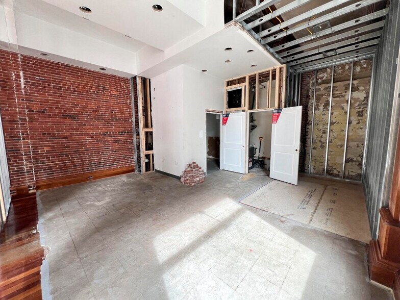 More Photos Of 366 W Broadway, Boston Storefront Retail Residential For Lease