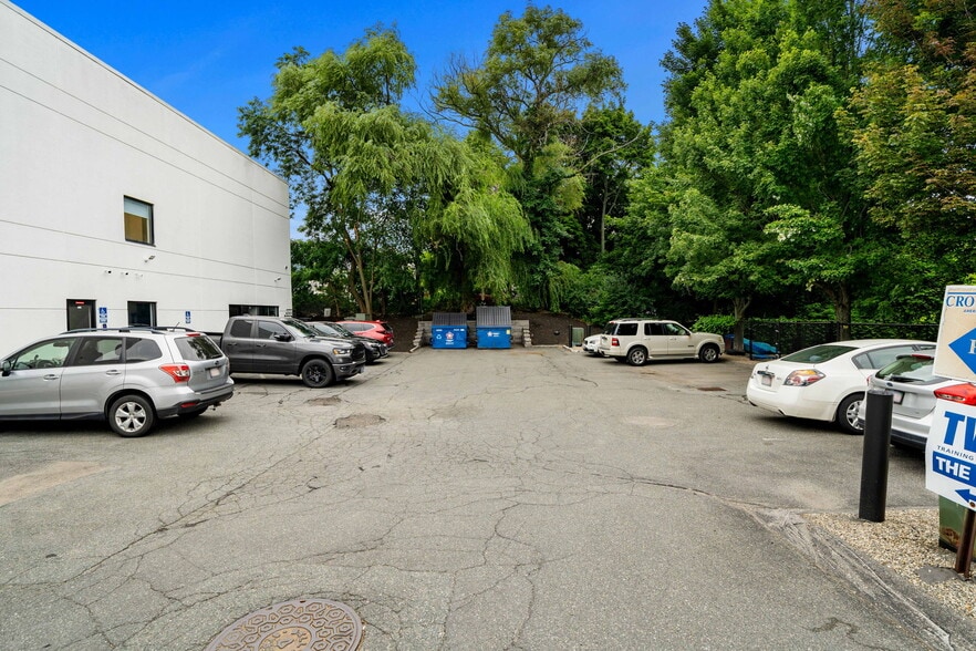 More Photos Of 1 Sylvan St, Peabody Freestanding For Lease