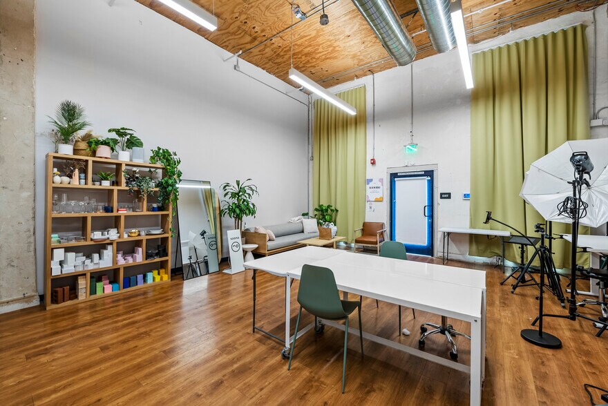 More Photos Of 2807-2811 W Sunset Blvd, Los Angeles Loft Creative Space For Lease