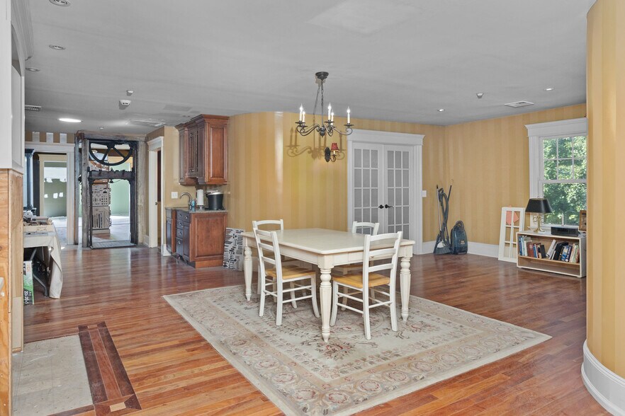 More Photos Of 466 Church St, Hamilton Office For Sale