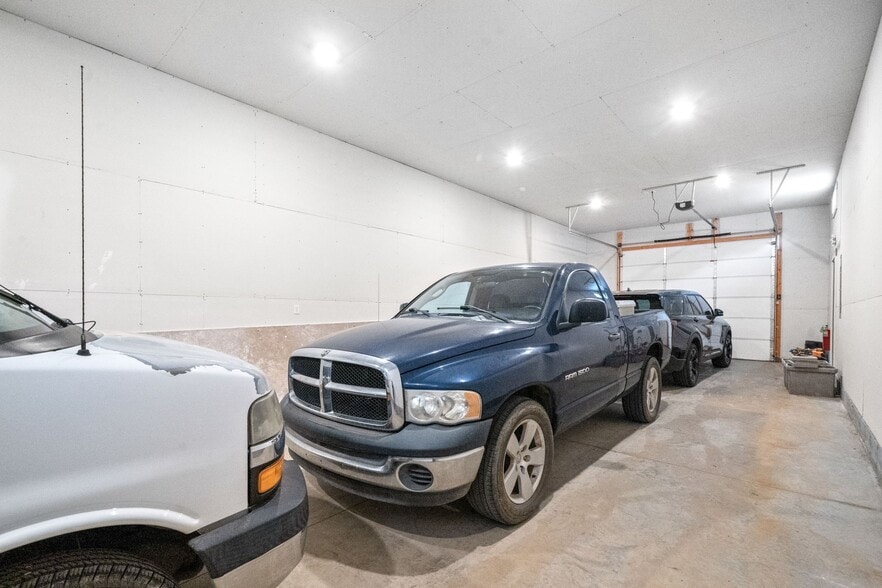 More Photos Of 1811 Mercantile Dr, Clarksville Light Distribution For Lease