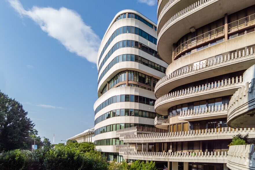 More Photos Of 600 New Hampshire Ave NW, Washington Office For Lease