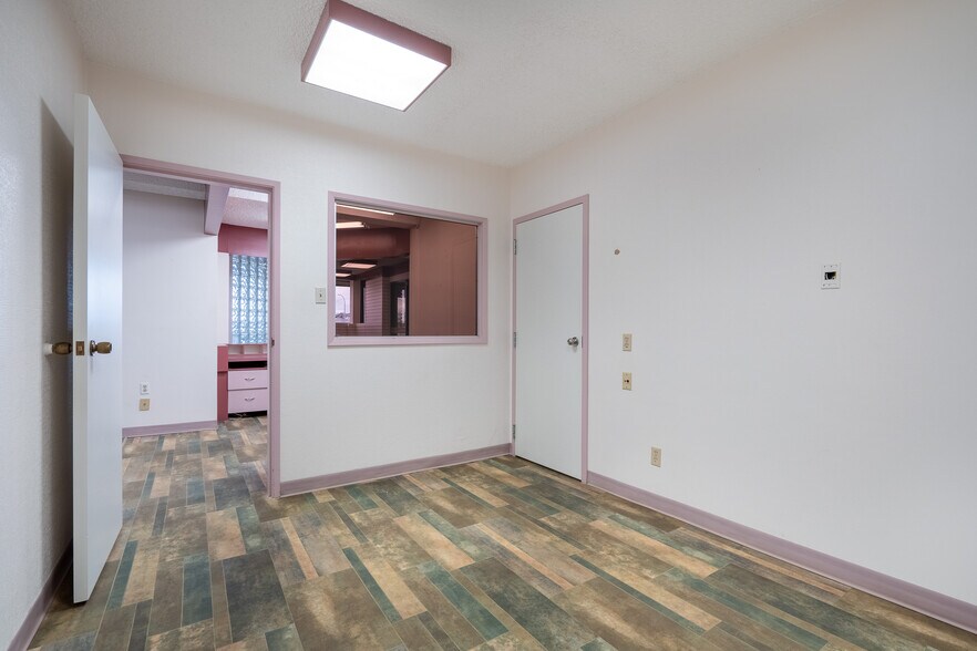 More Photos Of 6209 44 St, Lloydminster Office For Lease