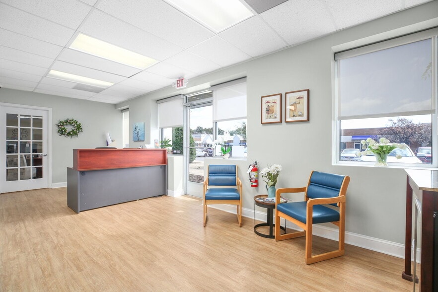 More Photos Of 107 Olde Greenwich Dr, Fredericksburg Office For Sale