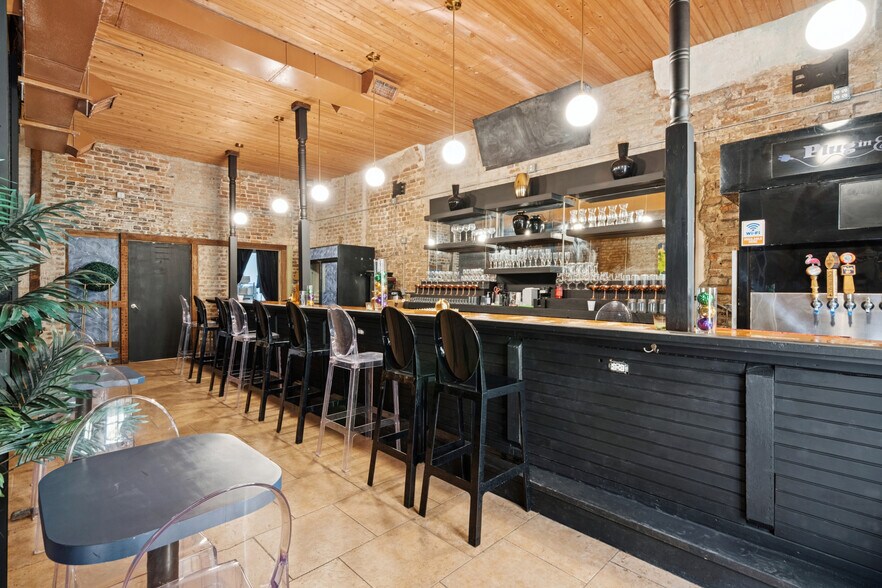 More Photos Of 735 St Joseph St, New Orleans General Retail For Lease