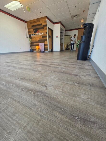 More Photos Of 4470 Yankee Hill Rd, Rocklin Flex For Lease