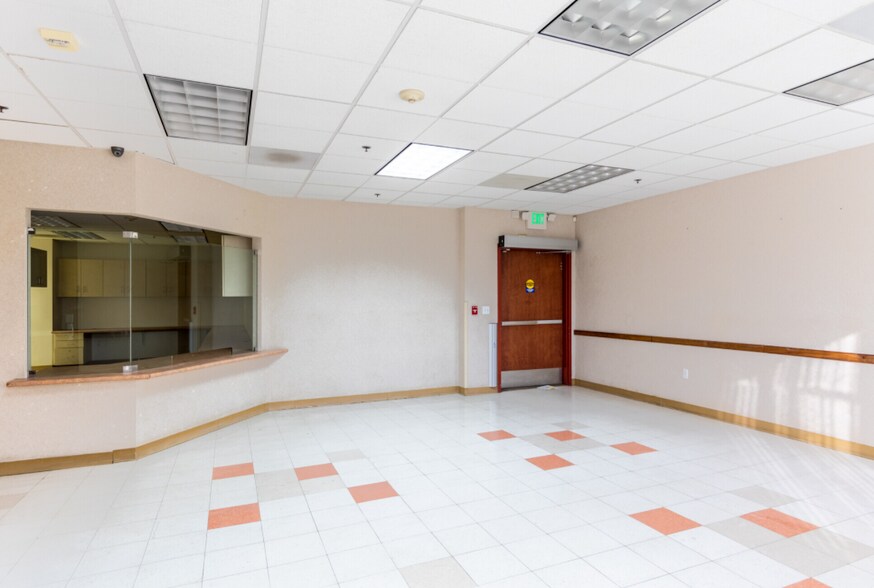 More Photos Of 50 N La Cienega Blvd, Beverly Hills Coworking Space