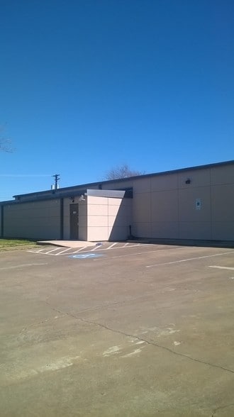 More Photos Of 801 N Bryan Ave, Bryan Warehouse For Lease
