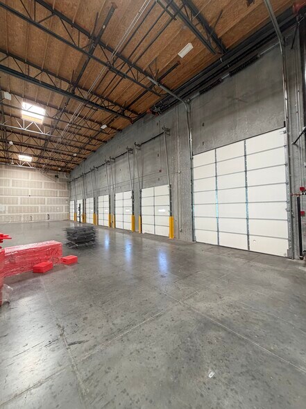 More Photos Of 4670 W Silverado Ranch Blvd, Las Vegas Warehouse For Lease