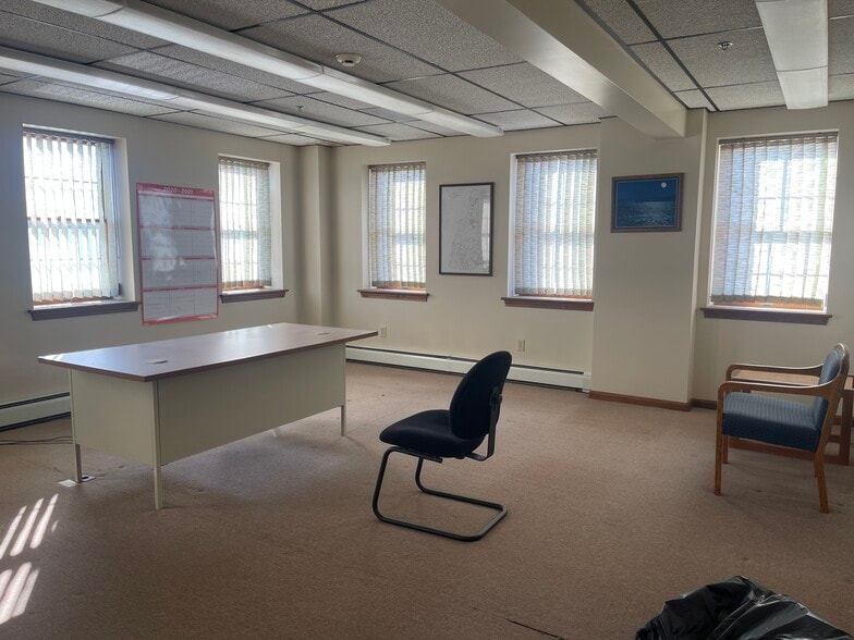More Photos Of 7 Central St, Farmington Office For Sale