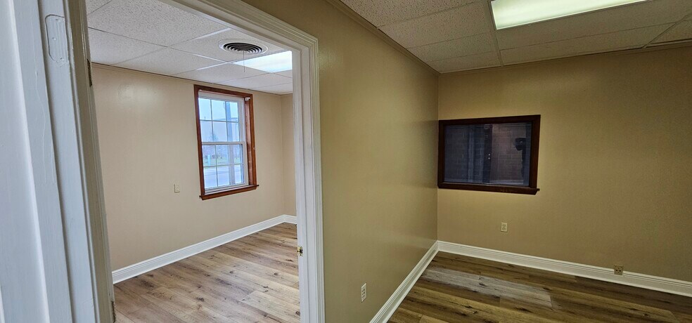 More Photos Of 200 Industrial Ave, Jefferson Warehouse For Lease