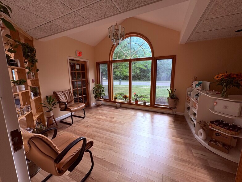 Primary Photo Of 822 Davison Rd, Lockport Coworking Space