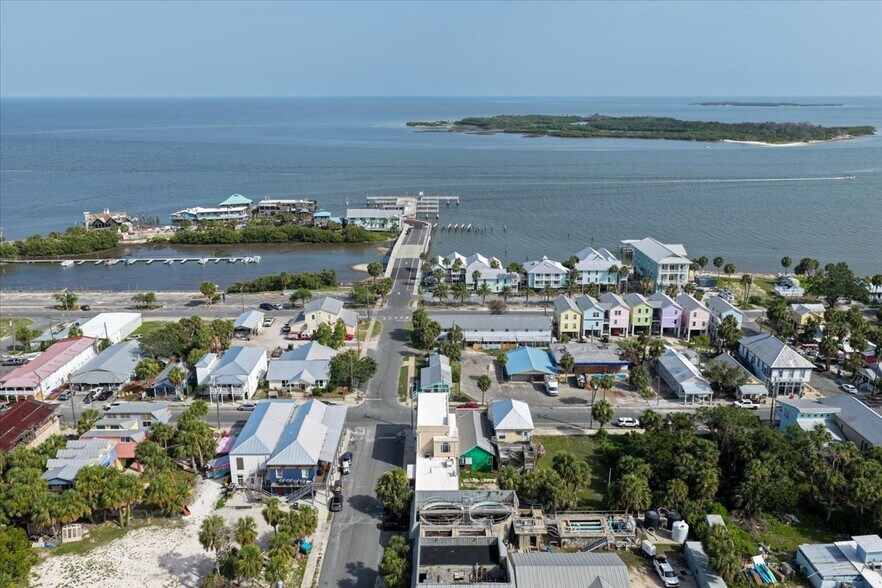 More Photos Of 509 2nd St, Cedar Key Medical For Sale