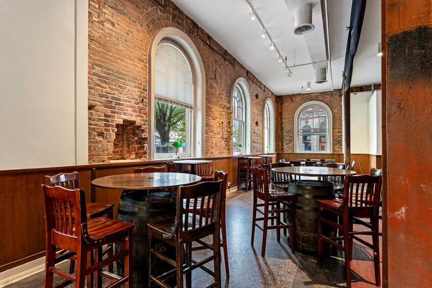 More Photos Of 100 N Loudoun St, Winchester Office For Lease