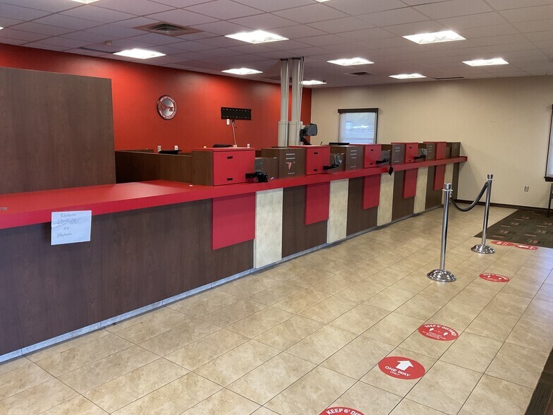 More Photos Of 20 W Whipp Rd, Dayton Bank For Lease